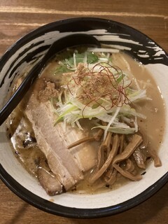 Membafuuraibou - 濃厚しょうゆラーメン900円