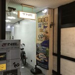 爬虫類カフェバー RePL - ビル入り口