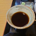Sobashou Matsui - この様なインプレッションだったので
                      それまではお願いして
                      塩を貰おうかと思ってたのを止めて
                      汁に浸して食べることにした
                      
                      汁はまったりと濃厚感と円やかさのある
                      味醂の深み感ある甘めなカエシの味わい