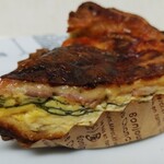 レジュイール - ほうれん草とベーコンのキッシュ　たまご感すごい