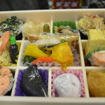 KINOKUNIYA entrée - お楽しみ小箱弁当。前菜からデザートまでしっかりAll in oneに仕上がっているお弁当です( ´ ▽ ` )ﾉ