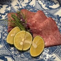 焼肉㐂舌 南船場 - 特選 熟成上塩タン