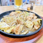 お好み焼き じょんならん - 鉄板焼き(かしわ)
            塩ダレにていただきました 