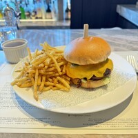 MAISON MARUNOUCHI - マルノウチ和牛チーズバーガー