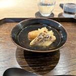 御料理 ふじ田 - 炊き合わせ：静岡産海老芋唐揚げ、群馬産下仁田ねぎ、かます