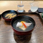 御料理 ふじ田 - お椀：白甘鯛酒蒸し＆胡麻豆腐、京にんじん、ゆず皮