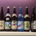 Taketombo - 酒瓶が飾られている。佐藤、なかむら‥