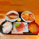 ゆず - ◆組み合わせ自由定食(3品) ¥1,650(税込)
            ①マグロ刺身
            ②サバみそ煮
            ③チキンカツ
            を選択しました。