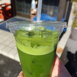自家製粉 十割そばじろう - テイクアウトも出来る名水百選で煎れたアイスコーヒーお勧めです(⁠＾⁠∇⁠＾⁠)⁠ﾉ⁠♪
      写真のはアイス抹茶で、かなり濃いのでお菓子と頂くと大変美味しいかと思います。