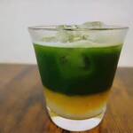 土の上の花 - ２０２３年抹茶製造元として、抹茶（ノン）カクテル、抹茶ハイボール、抹茶ジントニックなど、抹茶ドリンクもご用意しております。