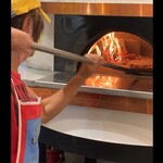 Pizzeria OTTO - ピザ焼きあげ