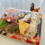 クック・チャム - 料理写真:唐揚げのお弁当 725円(税抜)