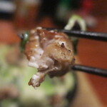 Torikizoku - 鶏はらみ鉄板焼きの鶏はらみリフト