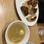 中華 味一 - 餃子、スープ