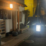 まるや - ちょっと暗い小路にあるので見逃しそう。