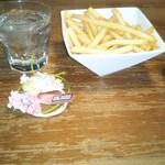 窯右衛門 - 山盛りフライドポテト。