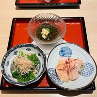 日本酒と和食 花びし - ・菜の花のお浸し
                      ・沖縄県産もずく酢
                      ・清流美どりのよだれ鶏