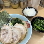横浜ラーメン 町田家 - チャーシュー麺並、ほうれん草別皿