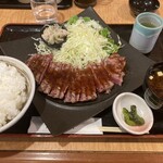 とんかつのかどや - 料理写真:黒毛和牛サーロイン200㌘の定食2,600円