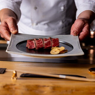 まるで"大人の隠れ家"落ち着いた店内でワンランク上のお食事を