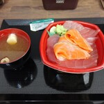 魚三昧 丼丸 - 味噌汁とまぐろサーモン丼