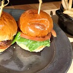 ザ タヴァン グリル＆ラウンジ - 