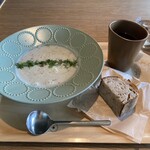 家と庭 - 白のスープ 1,540円 カリフラワーとレンコンのポタージュ