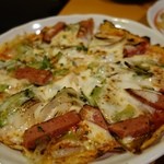 沖縄料理 島想い - （2013/11月）ゴーヤとスパムのピザはケチャップ味でナポリタンみたい
