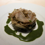 フォリオリーナ・デッラ・ポルタ・フォルトゥーナ - 猪のラグーを和えたリゾット　黒キャベツと黒米のソース　豚頬の塩漬け