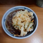 加賀 - かき揚げそば、600円。
