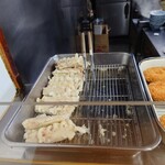 加賀 - タイミングが合えば、揚げたて熱々サックサクの"ちくわ天"をいただくことができるお店です。