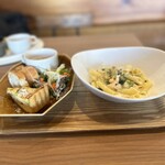 Cafe&Eat OMP - 海老とほうれん草のクリームペンネ