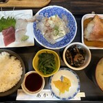 お食事処 あかり - 定番ランチ。腹パンまでにはなりませんが、十分なボリュームと品数です♪刺身が特に⭕️