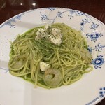 椿屋カフェ - 北海道モッツァレラチーズとえびの椿屋特製バジルソース