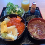 函館湯の川温泉 海と灯 - 朝食ブッフェ（盛り付け例）