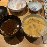 築地鳥たけ - 卵かけご飯と、お代わりの赤出しです。