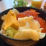 函館湯の川温泉 海と灯 - マイ海鮮丼