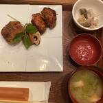 美食米門 - 黒胡椒メンチカツ御膳全景