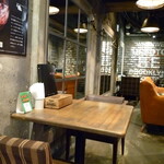 THE BROOKLYN CAFE - レトロ風の調度品
