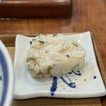 中華そば 水嶋 - サービスの混ぜご飯のおにぎり