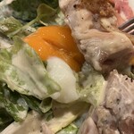 キッチン・イシガキ - 鶏もも肉のオーブン焼き サラダ仕立て アップ