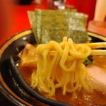 横浜家系ラーメン 大輝家 - 酒井製麺「杉の印？」テボ茹で