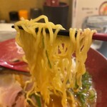 博多海老豚骨ラーメン 維櫻 - 麺は普通の硬さでオーダーしました