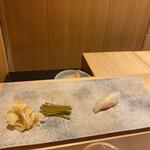 鮨 さいとう - マツカワガレイ、葉山葵、ガリ