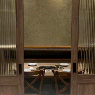 【2名様～】
                                          デートや接待など様々なシーンにご利用いただけます。