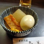 角萬 - お通しのおでん。しかり仕込んではる