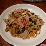 中華菜館 五福 - 客入りは平日ランチ12時前で4割くらい。
      ほぼ地元客。
      土日になると遠方客も来るので混みそうだ。
      ジジババ率高し。
      
      到着