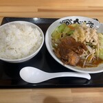 野菜炒め専門店 ベジ家 - 野菜炒め味噌680円
            ご飯大盛100円