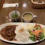 アイリッシュパブ・ザ・ハカタハープ - ハンバーグプレート1,100円