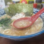 麺工房 しゅはり屋 - 濃厚な味わいのスープ